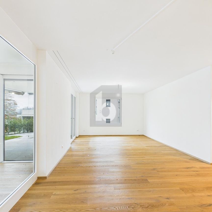 HIGH-QUALITY WITH SUNNY GARDEN AND SEATING AREA! - Foto 1