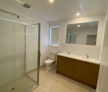 two-storey 4 Bedroom Family Delight! - Photo 1