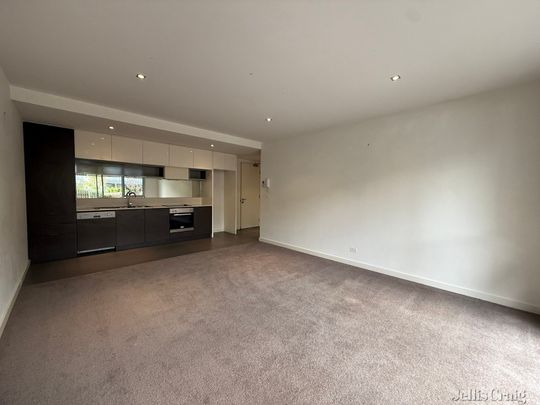 2/15 Eucalyptus Drive, Maidstone - Photo 1