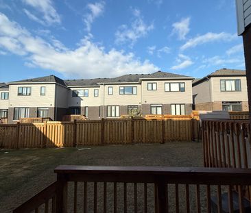 For Lease - 39 Tamworth Terrace, Barrie, Ontario - Photo 1