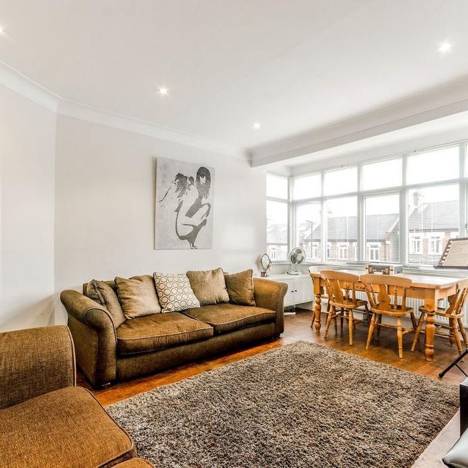 3 bedroom flat to rent - Photo 1