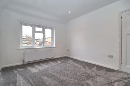 Rydens Way, Woking - 3 bedrooms Property for lettings - Seymours - Photo 5