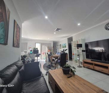 Banksia Grove - Photo 1