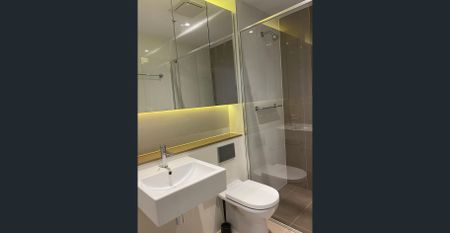 North Facing high level apartment with city and harbour view with timber floor - Photo 4