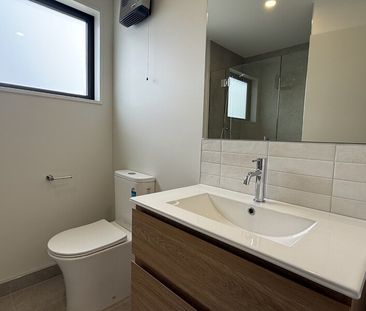 A spacious two bedroom townhouse with all the extras! - Photo 5