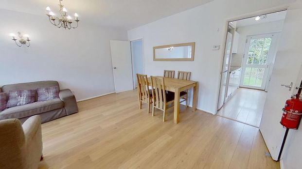 4 bedroom semi-detached house to rent - Photo 1