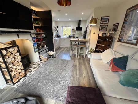 2 bedroom semi-detached bungalow to rent - Photo 3