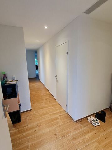 moderne 2.5 Zi.-Wohnung an zentraler Lage - Photo 2