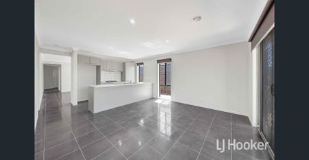 Spacious Family Living in Prime Brookfield Location! - Photo 5