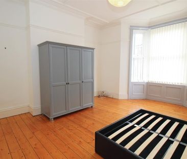 2 Bedroom Flat - Photo 3