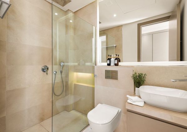 4 bedroom luxury Villa for rent in El Paraíso, Andalusia