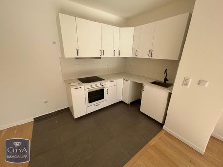 Location Appartement 3 pièces 77m² RUEIL MALMAISON 92500 - Photo 2