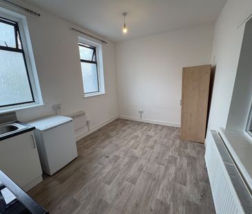 Uxbridge Road, Uxbridge - Photo 2