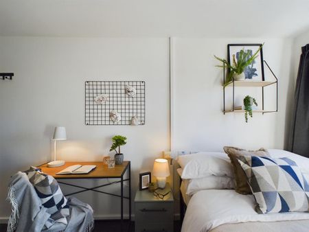 1 bedroom in a house share to rent - Photo 5