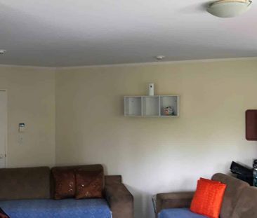 3 Bedrooms in Botany Downs - Photo 3
