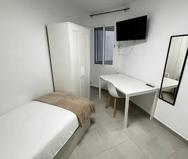 Calle Juan XXIII, Manises, Valencian Community 46940 - Photo 5