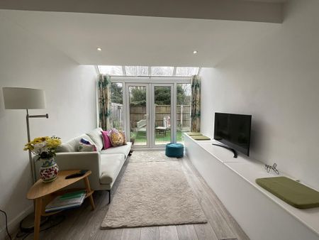 2 bedroom terraced house to rent - Photo 4