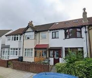 Studio Flat, The Ridgeway, NW9 - Photo 1