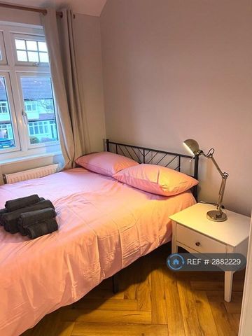 3 bedroom terraced house to rent - Photo 4