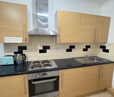 Room in a Shared Flat, High Road Leytonstone, E11 - Photo 6