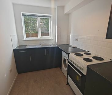 1 Bed Flat, Luther King Close, E17 - Photo 3