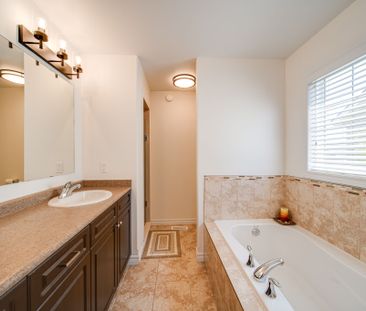 For Lease - 54 Chamberlain Crescent, Collingwood, Ontario - Photo 5