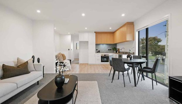 Modern 3 Bedroom Townhouse! - Photo 1