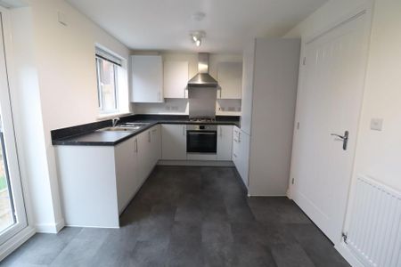 3 bedroom semi-detached house to rent - Photo 3