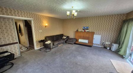 Burnside Gem – Spacious 4-Bedroom, 2-Bathroom Home - Photo 4
