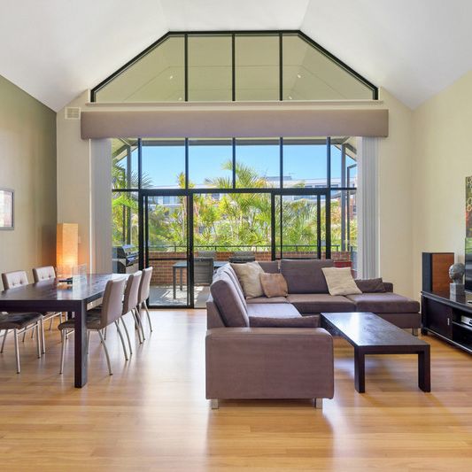 EXECUTIVE LIVING IN SUBIACO - Photo 1