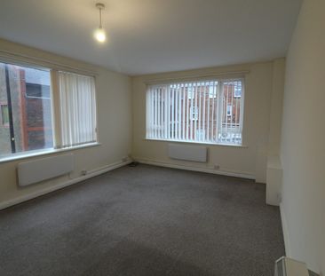 Flat to rent on - Photo 1