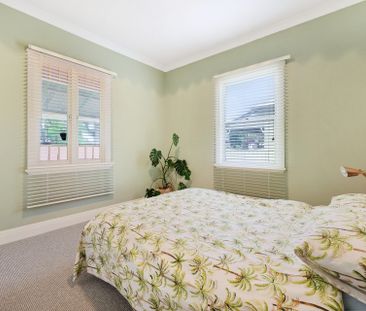 WEST TAMWORTH - LOVELY FAMILY HOME - Photo 2
