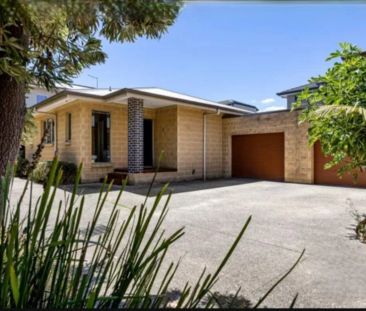 2/6 Joan Avenue, Dromana. - Photo 2