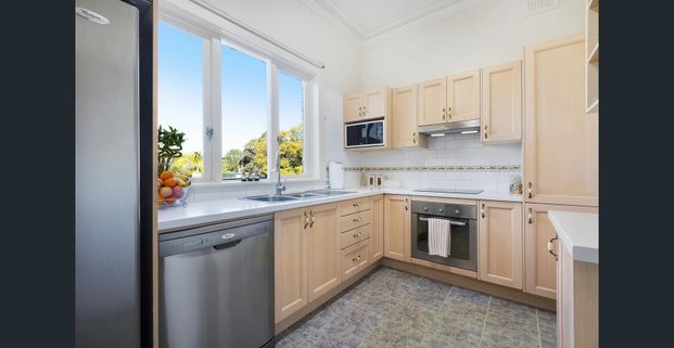 Three Bedroom House in Convenient Location - Photo 1