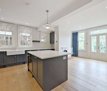 A period family home - Photo 5