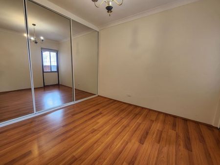 Spacious 3-Bedroom Flat - Photo 2