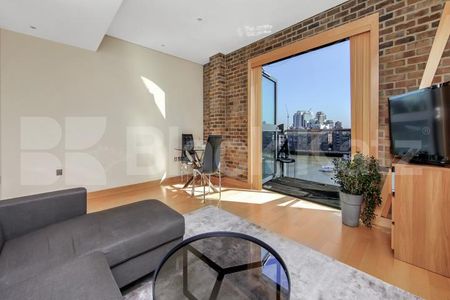 Over looking the banks of River Thames - Photo 2