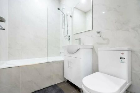 Modern 4 bedroom home in heart of Rozelle Village - Photo 3