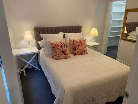 Cozy 1 bedroom flat in central Wellington Suburb - Photo 2