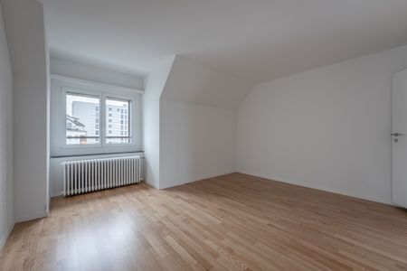 Completely renovated attic apartment is looking for a new tenant immediately! - Photo 4
