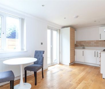 Two bedroom ground floor apartment with private rear garden and par... - Photo 6