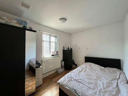 Bedroom Student Flat -, Bawas Place - Alfreton Road, NG7 - Photo 3