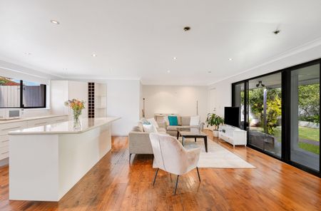 Single Level Family Home - Water & Electricity Included - Photo 4