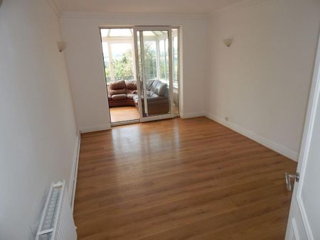 4 bedroom detached house to rent - Photo 4