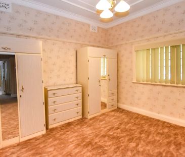 Prime Location and Family-Friendly Comforts - Photo 5