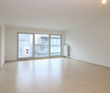 Appartement met garage in volle centrum - Photo 3