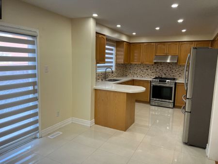 For Lease - 39 Florence Drive, Brampton, Ontario - Photo 2