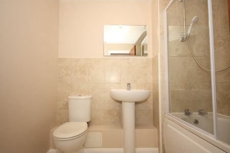 White Rose Lane, Woking - Photo 2