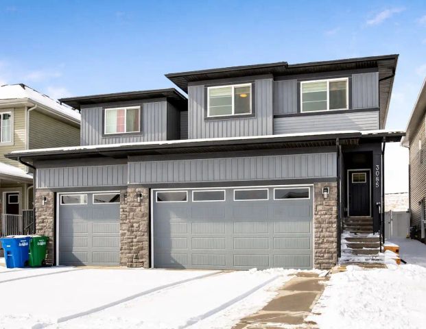 3 Bedroom House with double attached garage for rent in Airdrie — 3 Bedrooms Duplex - Photo 1
