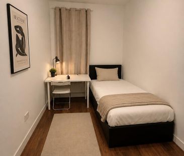 1 bedroom in a house share to rent - Photo 2